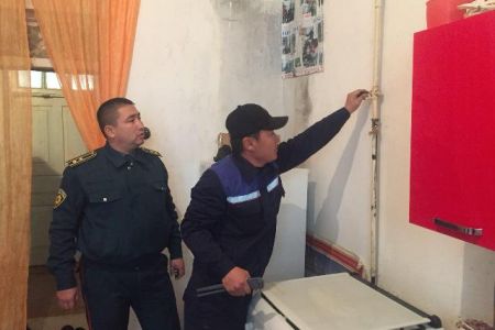 Нөкисте үй ийеси грипп болғанлығы себепли шлангадан газ шығып турғанын сезбеген. Ақыбетинде…