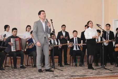 Бес баслама – кең имканиятлар: Институтта жаслар ушын мәдений ҳәм спорт илажлары өткерилди