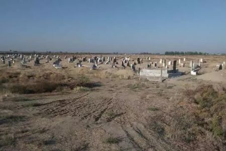 Қанлыкөлдеги қәбиристанда сүйиклиси ҳәм өзин пышақлаған жигитке суд ҳүкми оқылды