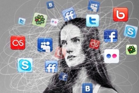 «Санлы нәшебентлик». Социаллық тармақлар адамларды жаўыз ҳәм қызғаншақ етип қоятуғынлығы анықланды