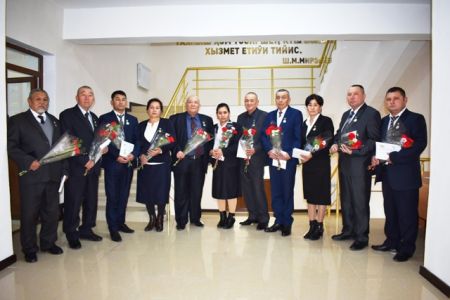 Қарақалпақстаннан 14 пуқараға «Маҳалла ифтихори» көкирек белгиси тапсырылды