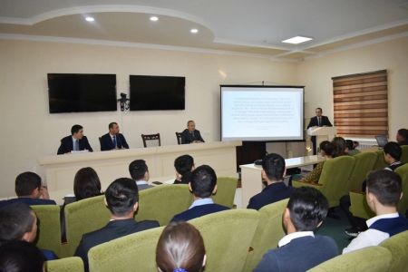 Қарақалпақ тилин билиў дәрежеси бойынша ЖООға кириў ушын сертификат бериў жолға қойылыўы күтилмекте