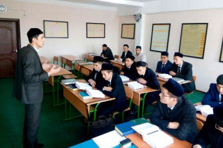 Нөкистеги Муҳаммед әл-Беруний атындағы орта арнаўлы ислам оқыў орнына неше оқыўшы қабылланады?