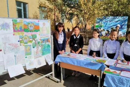 Қоңыратта «Әжинияз шығармалары сүўретлерге көшкенде...» сүўретлер таңлаўы өткерилди