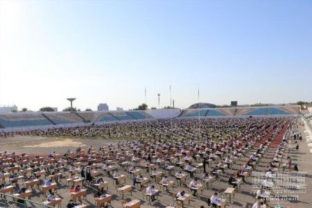 Қарақалпақстанда жоқары оқыў орынларына кириў тест сынақлары басланды