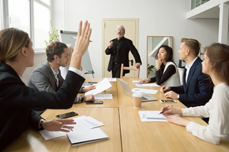 Басшы ҳәм педагог кадрларды қайта таярлаў орайы хызметкерлериниң айлық ис ҳақы көбейтиледи