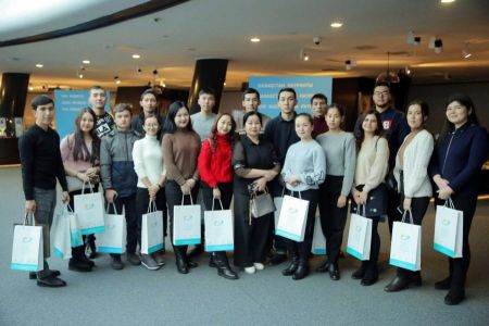 Қарақалпақстанлы студентлер Нурсултан Назарбаевтың китапханасына саяхат етти