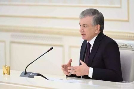 Мектеплер ҳәм бақшалардың алдында тезлик 30 километрден өтпеўи шәрт – Шавкат Мирзиёев