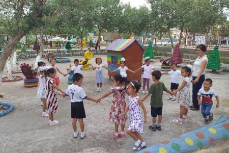 Жаз мәўсиминде бақшаларда балалар тәрбиясы қалай шөлкемлестириледи? Қәниге пикири