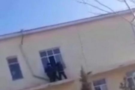 Әмиўдәрьяда пуқара поликлиниканың екинши этажынан бойын тасламақшы болды. Не ушын?