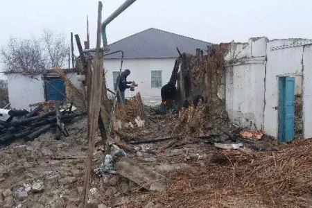 Мойнақта пуқараның үйинде жарылыў жүз берди