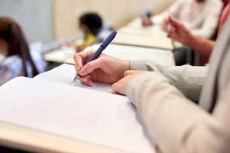 Жоқары билимлендириўге қамтып алыў көрсеткиши жақын келешекте неше процентке көбейтиледи?