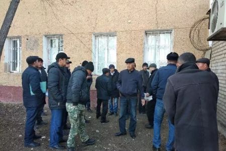 Жол ҳәрекети қәўипсизлиги басқармасы касса хызметкерлериниң жумысты өз ўақтында басламағанының себебин түсиндирди