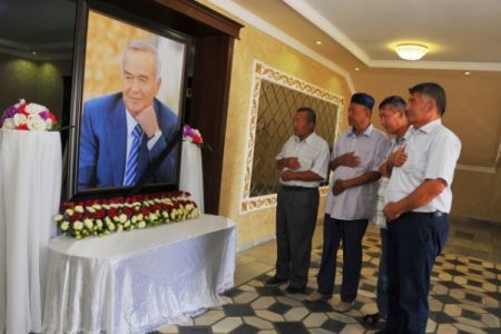 Нөкис қаласында Өзбекстан Республикасының Биринши Президенти Ислам Кәримовтың естелигине бағышлап қайырқомлық дастурханы жайылды