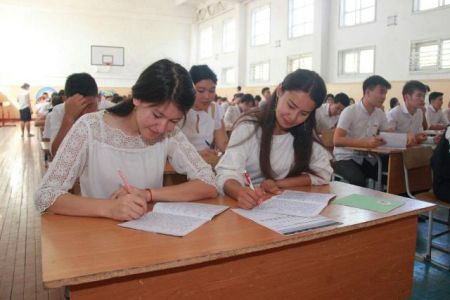 Академиялық лицей ҳәм колледж оқыўшылары арасында шығармалар таңлаўы болып өтти