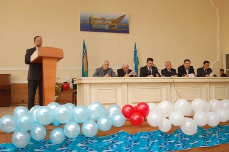 Өзбек тилине мәмлекетлик тил бийлигиниң берилгенине 29 жыл: НМПИде тил байрамына бағышланған конференция өткерилди
