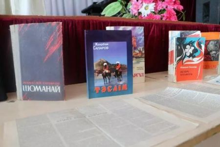 Қоңыратта жазыўшы Жаңабай Сапаровтың туўылғанына 100 жыл толыў мүнәсибети менен әдебий кеше өткерилди