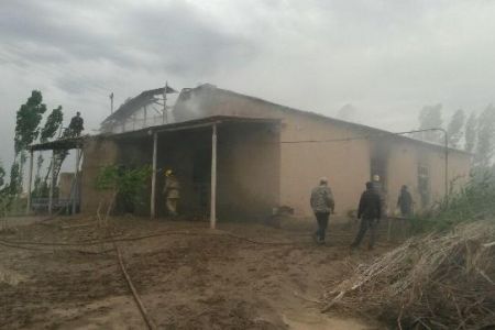 Кегейлиде шақмақ тийген жай өртенип кетти