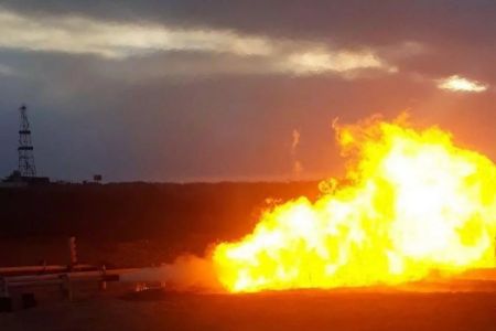 Мойнақта еки қудықтан тәбийғый газ ағымы алынды
