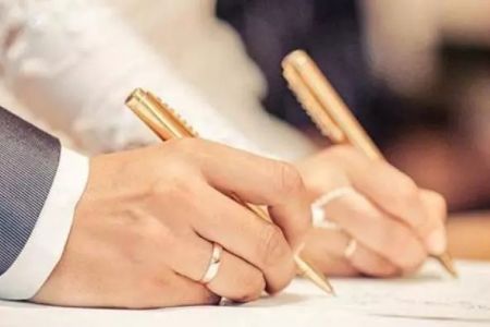 1-сентябрьден ер адамлар ҳәм ҳаяллар ушын неке жасы теңлестириледи