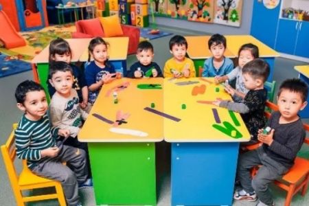 Баланы мәмлекетлик бақшаларға орналастырыўда кимлерге жеңилликлер бериледи?