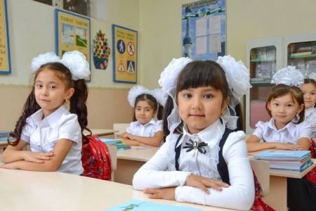 Мектеплердиң 1-классларына қабыллаў қашаннан басланатуғыны мәлим болды