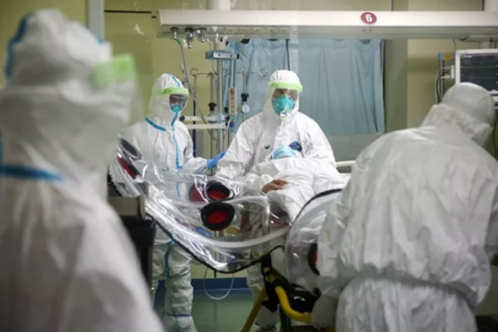 Бир пуқара 14 шаңарақ ағзасы ҳәм жақынларына вирус жуқтырған. Коронавирус Өзбекстанда қалай тарқалды? Министрлик толық мағлыўмат берди