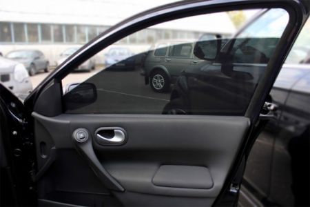 Автомобильлердиң айнасын қарайтыў (тонировка)ға рәсмий түрде руқсат бериледи, бирақ…