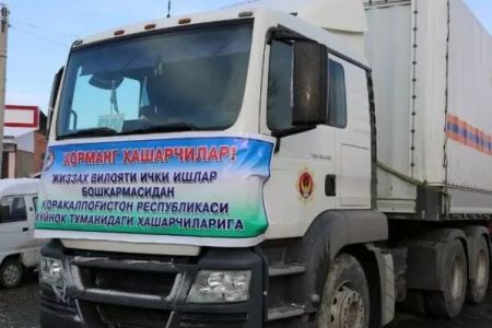 Жиззақ ўәлаятлық Ишки ислер басқармасы Мойнақтағы көмекшилерге азық-аўқатлық өнимлерди жиберди