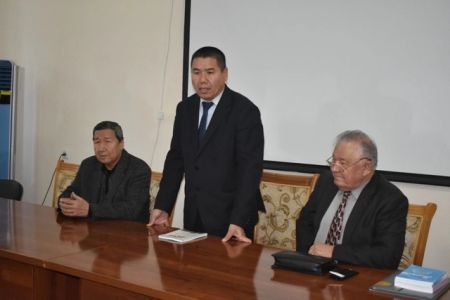 Институтта академик Рисбой Жураев пенен ушырасыў болып өтти