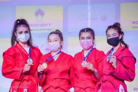 Қарақалпақстанлы самбошы қызлар жәҳән чемпионатында бронза медальларын қолға киргизди