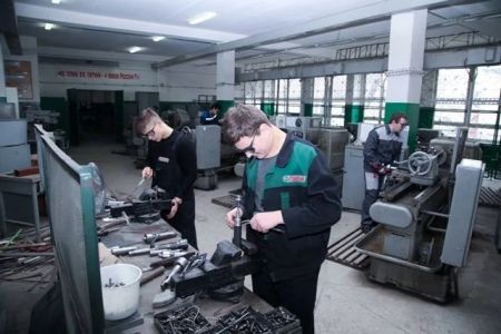 Сапластырылып атырған колледжлердеги әсбап-үскенелер қай жерлерге бериледи?